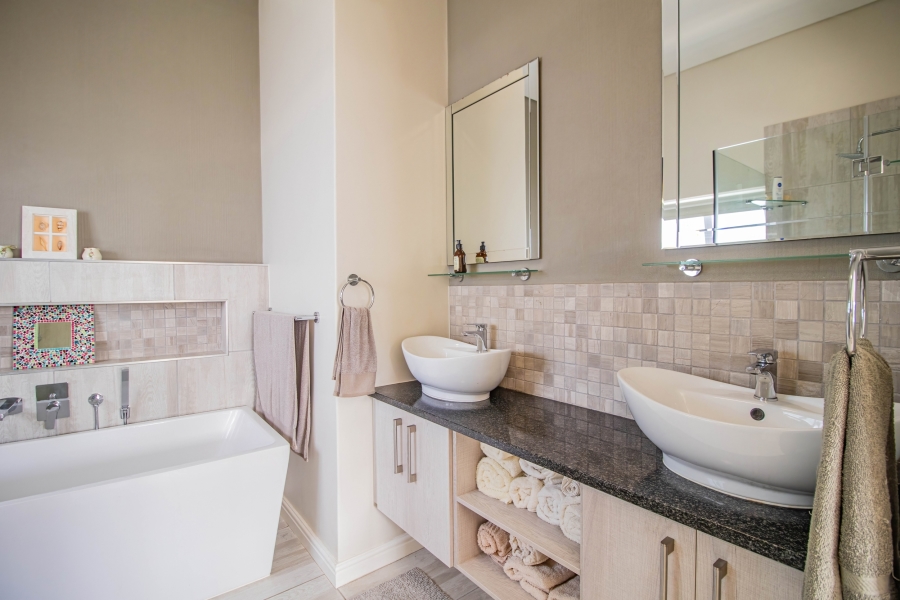 3 Bedroom Property for Sale in Pearl Bay Western Cape